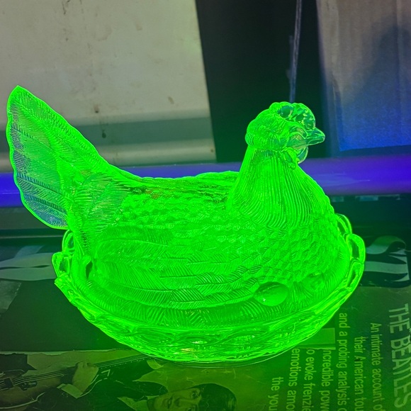 Other - LG Wright Uranium Vaseline Glass Split Tail Hen On Nest 7” Glows